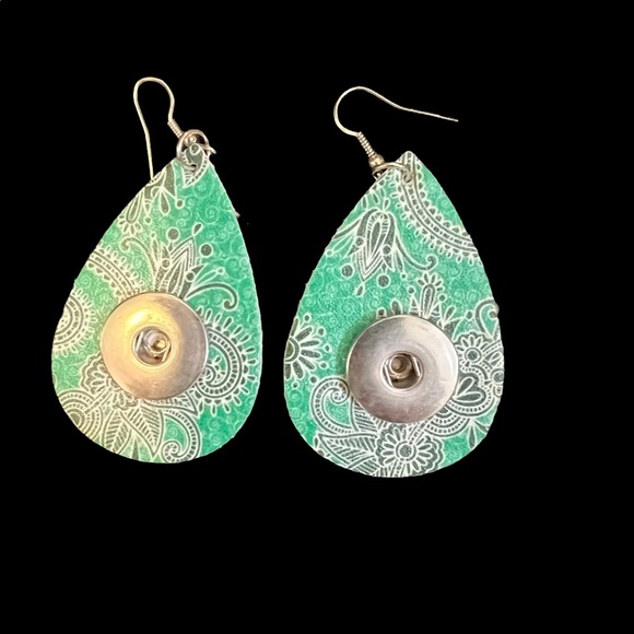 CUTE SOUTHWESTERN DANGLE SNAP BUTTON EARRINGS - Picture 1 of 3